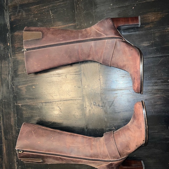 Boots - Picture 6 of 8